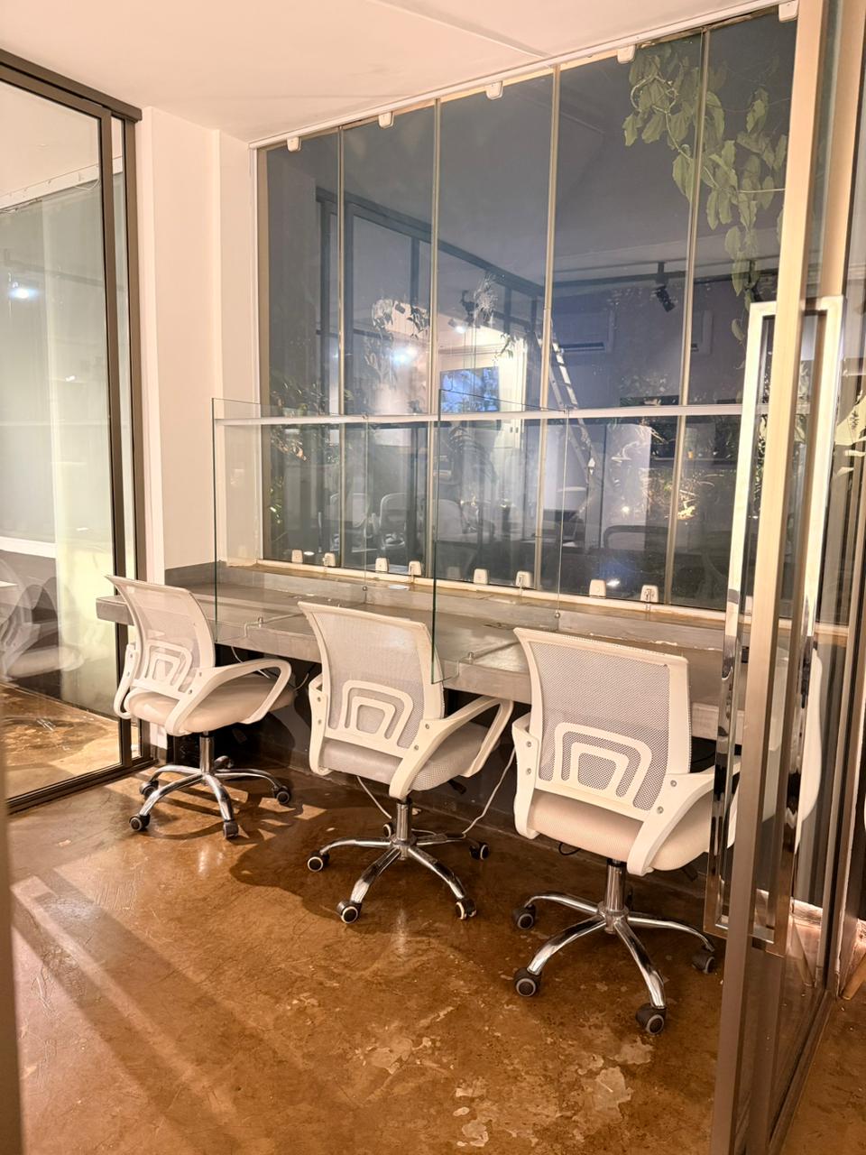 Salas Privativas com Divisória de Vidro